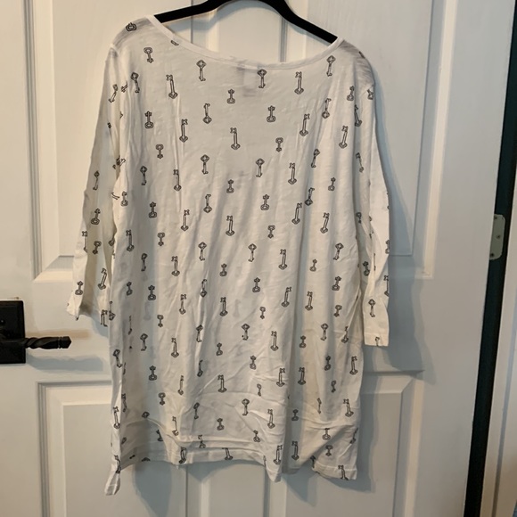Torrid 3/4 sleeve top. Size 3 - Picture 2 of 4